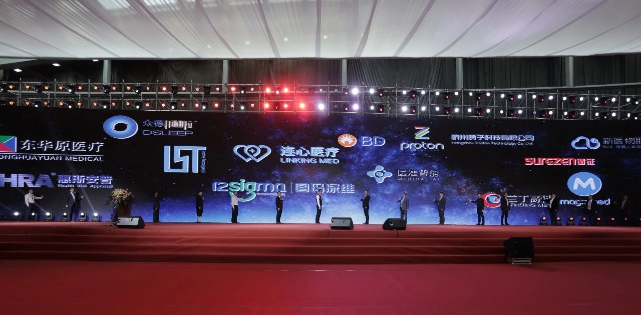 吳克成總監(jiān)出席20日AI平臺發(fā)布儀式