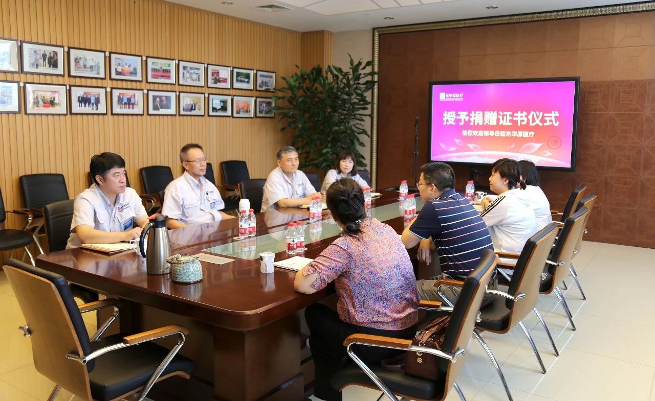 城南街道工委副書記、辦事處主任曾波等人與公司領導深入交流