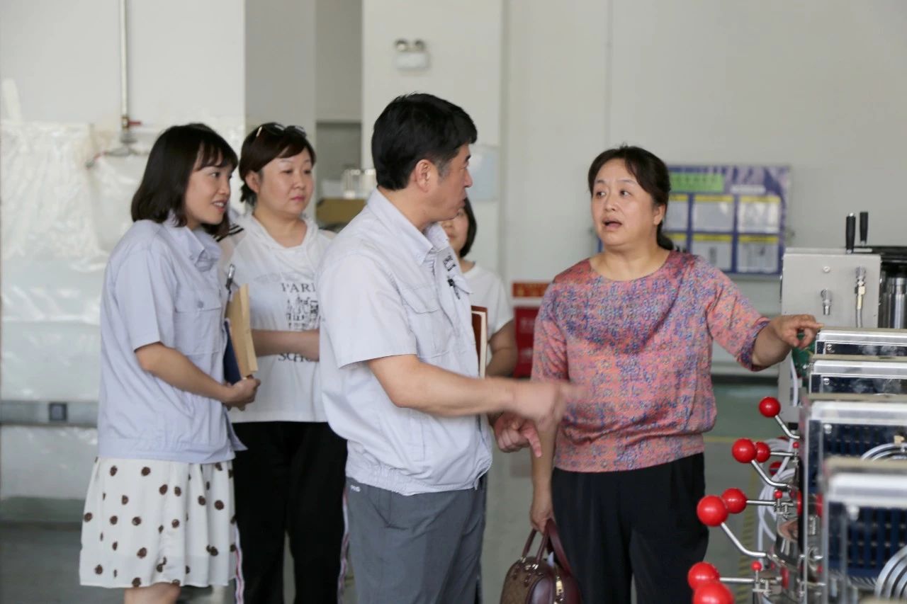 南特助為副主任介紹中藥煎藥機生產(chǎn)工藝